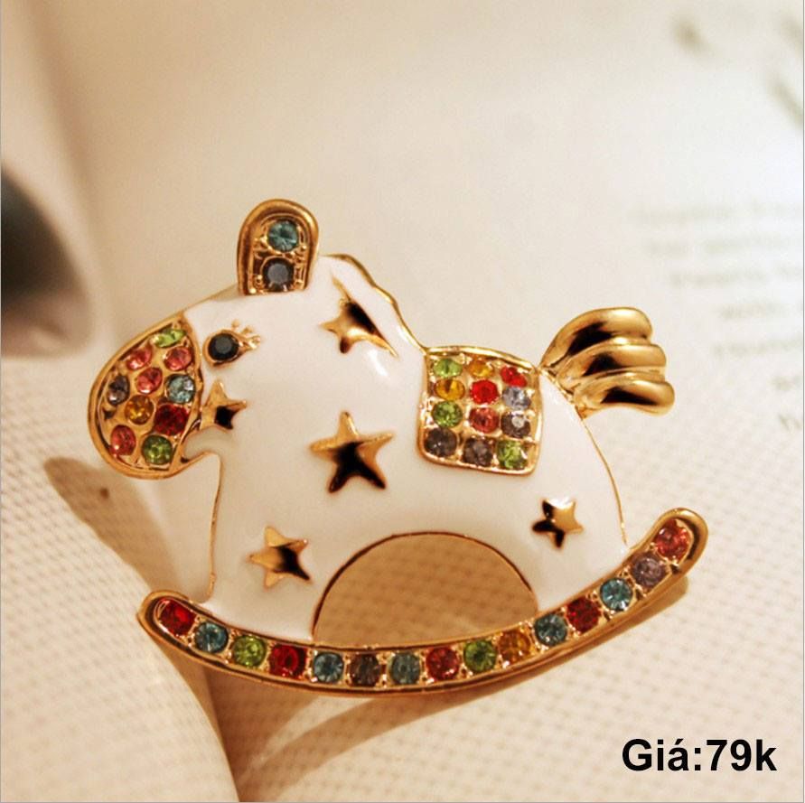 Cài áo Ngựa Trắng