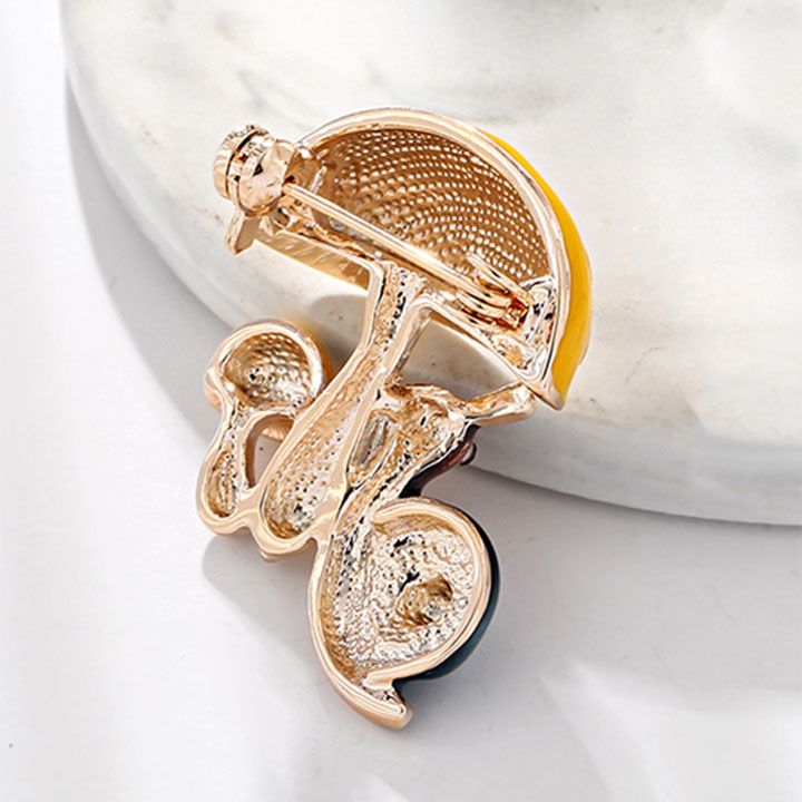 Cài áo nấm vàng
