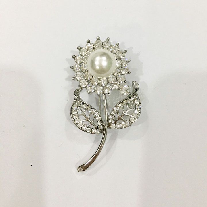 Cài áo cành hoa hạt châu bạc