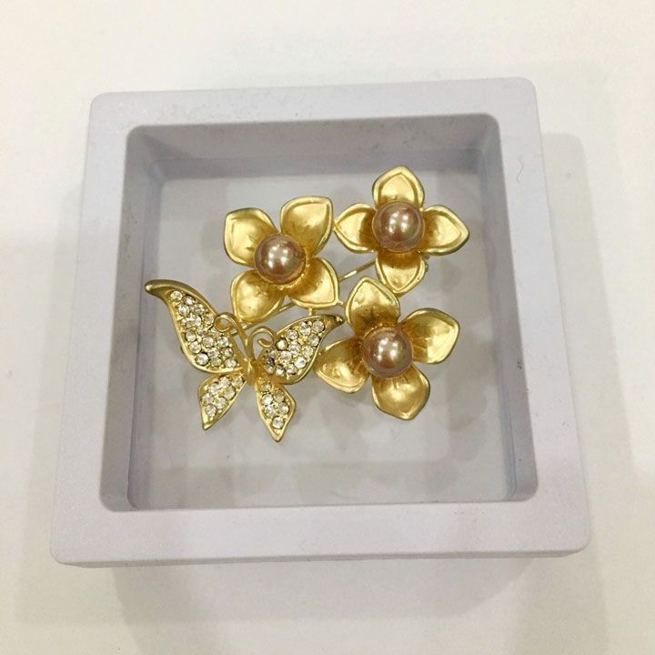 Cài áo chùm hoa vàng