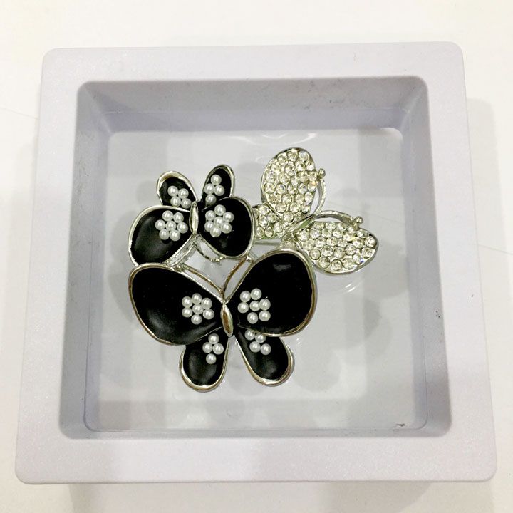 Cài áo đàn bướm