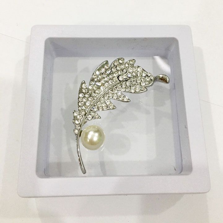 Cài áo lá hạt châu bạc