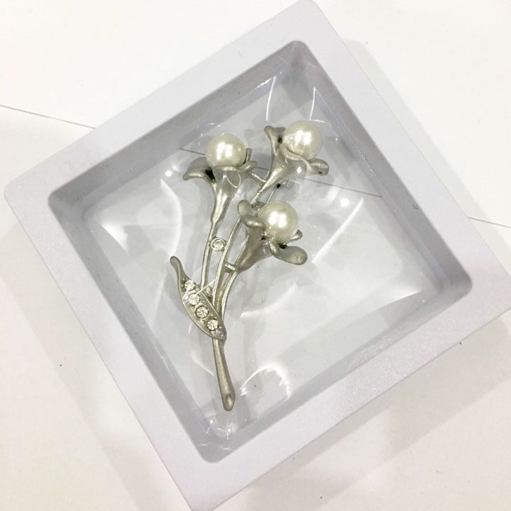 Cài áo chùm hoa bạc