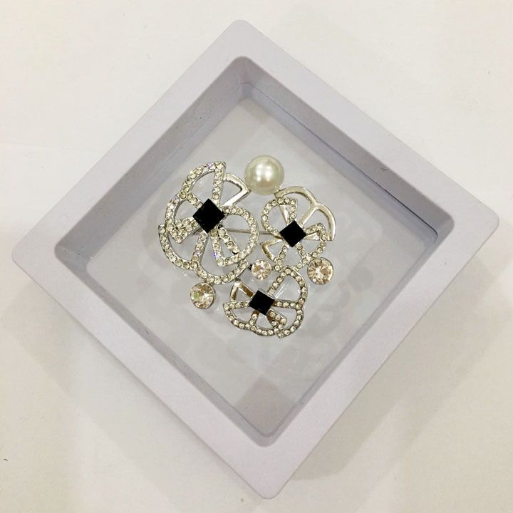 Cài áo vạn hoa