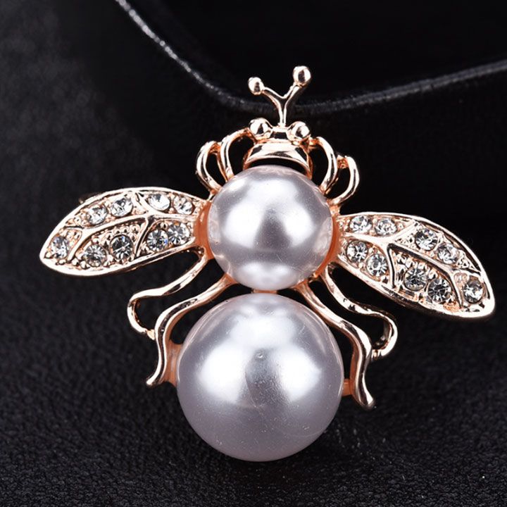 Cài áo ve trắng