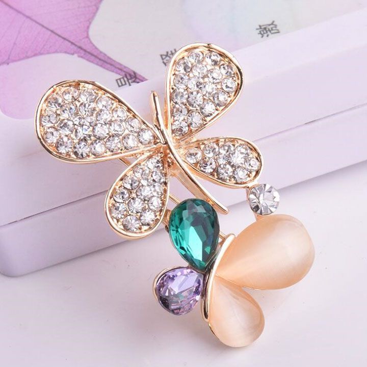 Cài áo đàn bướm