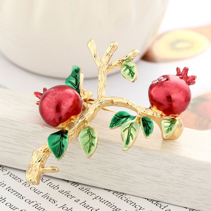 Cài áo cành lựu