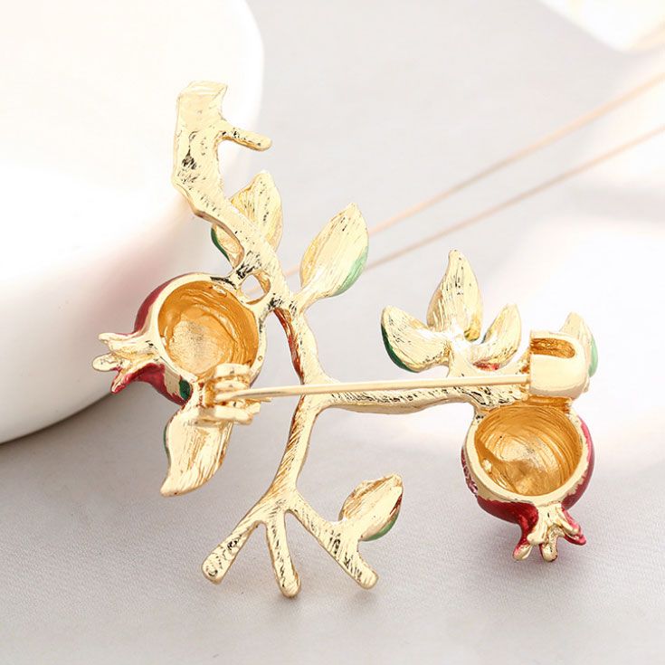 Cài áo cành lựu