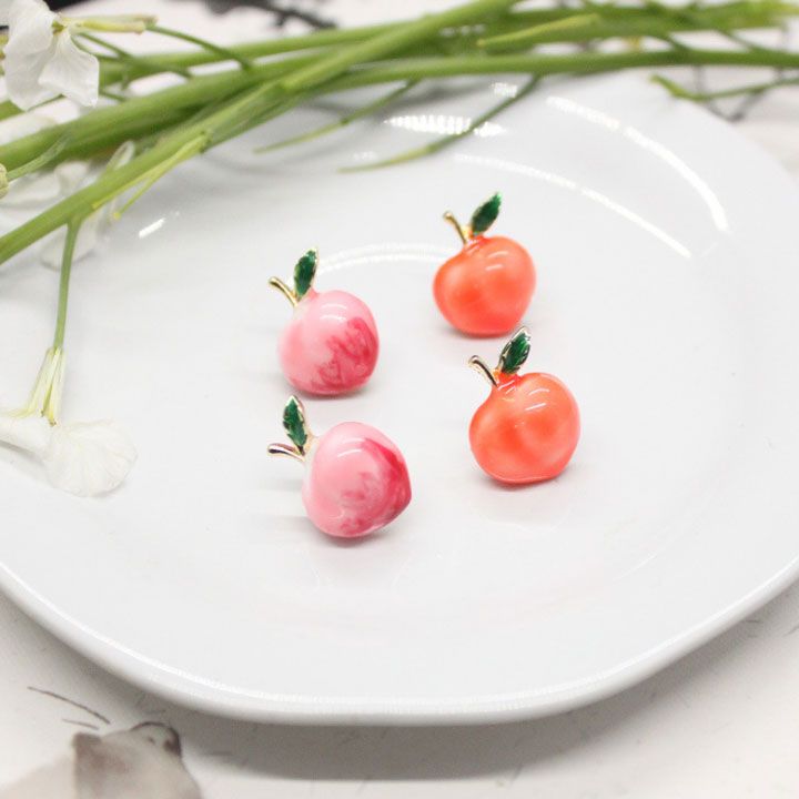 Cài áo quả đào hồng