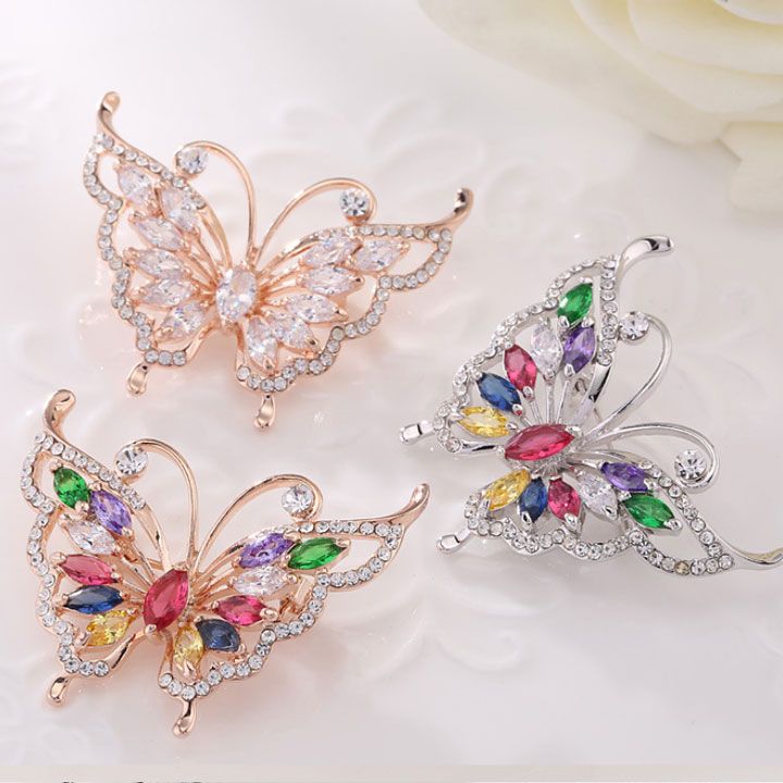 Cài áo cánh bướm pha lê ngũ sắc