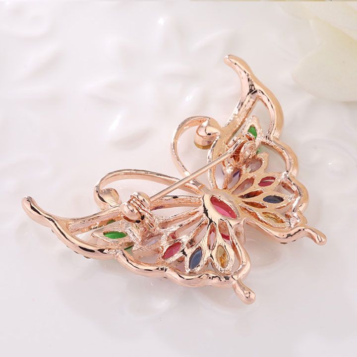 Cài áo cánh bướm pha lê ngũ sắc