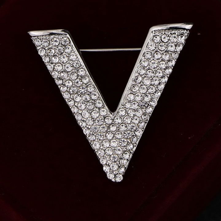 Cài áo chữ V