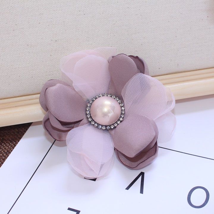 Cài áo hoa vải hồng