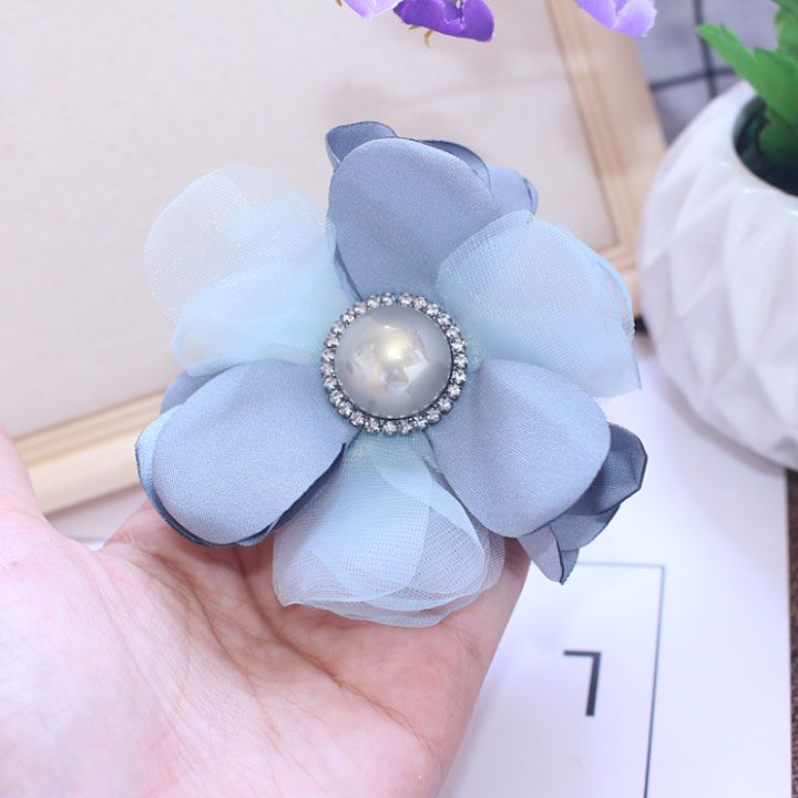 Cài áo hoa vải xanh