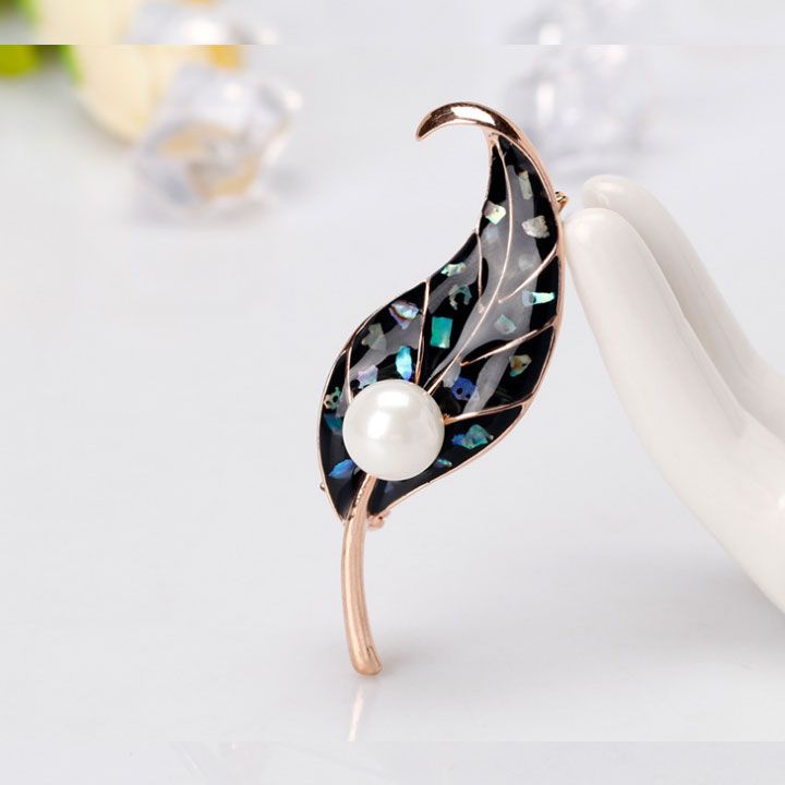 Cài áo cành lá xà cừ đen