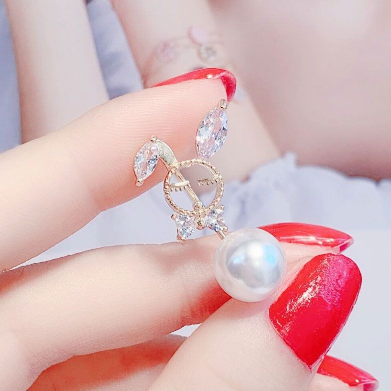 Cài hở ngực tai thỏ hạt châu