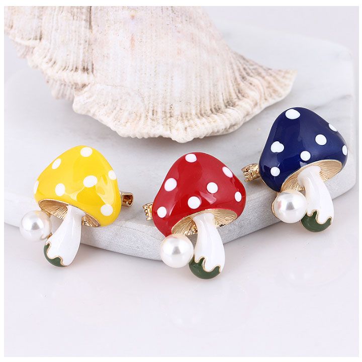 Cài áo cây nấm vàng
