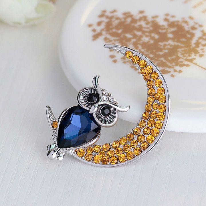 Cài áo cú mặt trăng