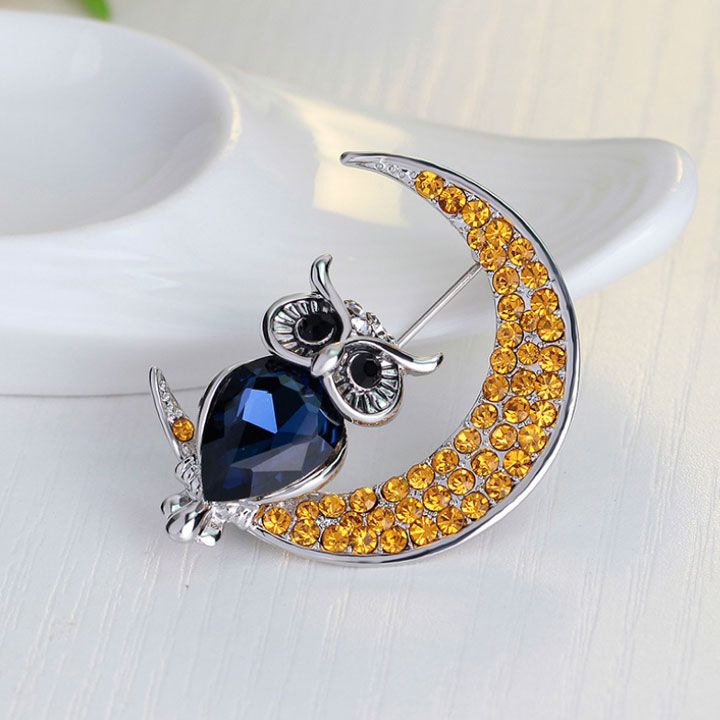 Cài áo cú mặt trăng