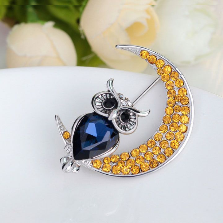 Cài áo cú mặt trăng