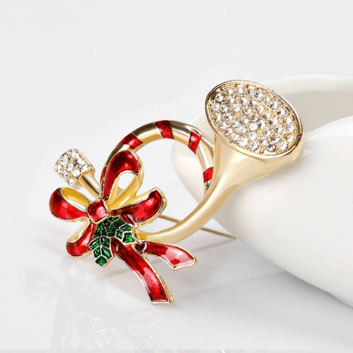 Cài áo chiếc kèn noel