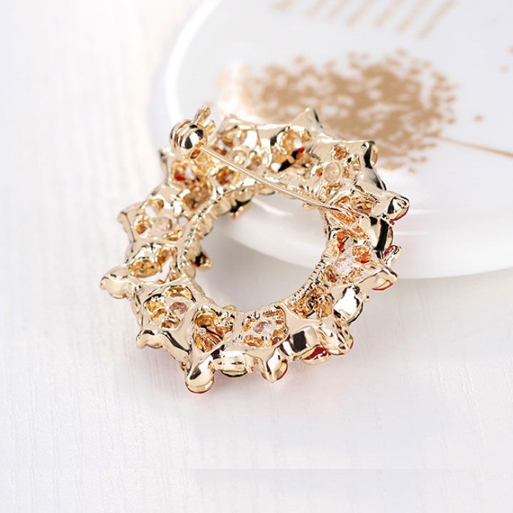 Cài áo vòng nguyệt quế