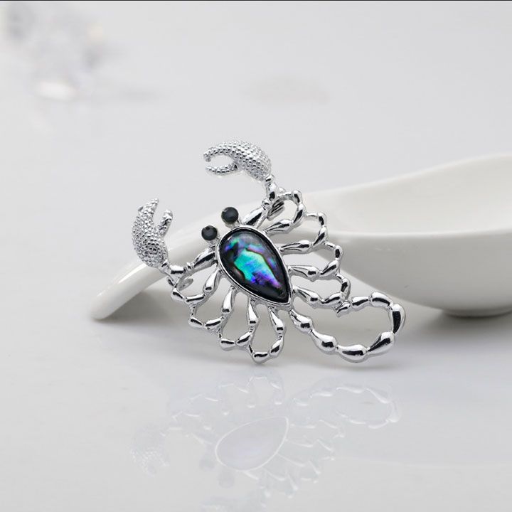 Cài áo bọ cạp khảm xà cừ