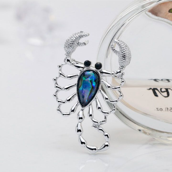Cài áo bọ cạp khảm xà cừ