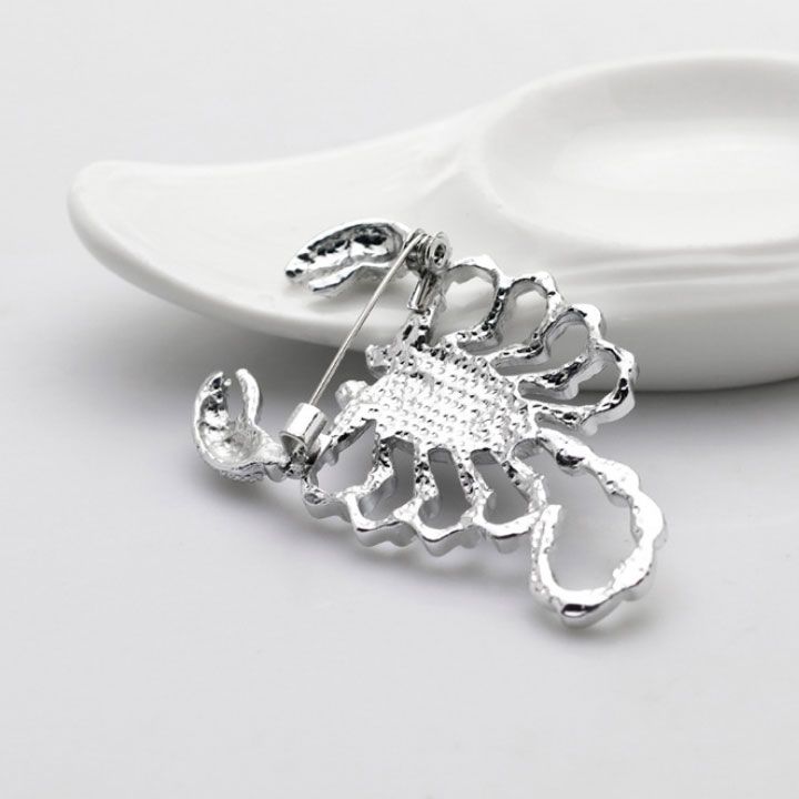Cài áo bọ cạp khảm xà cừ