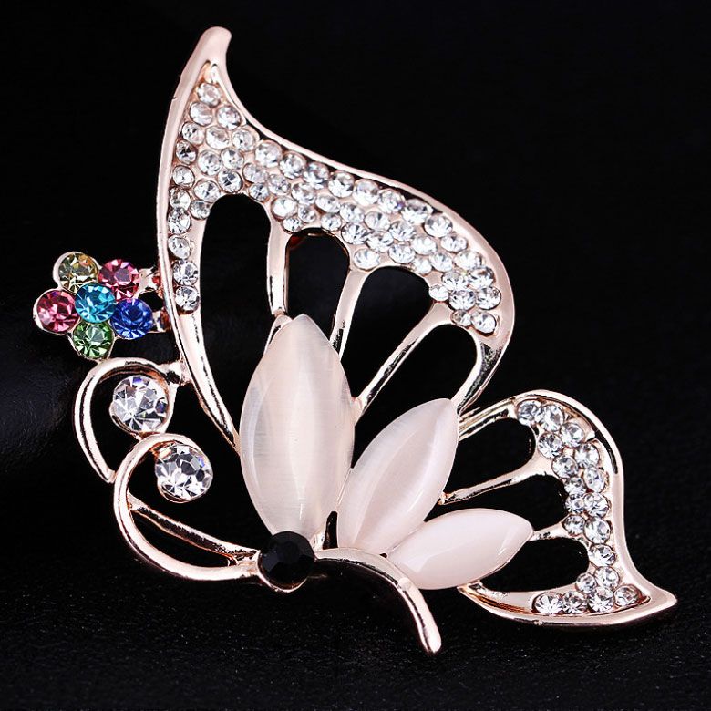 Cài áo hồ điệp tung cánh