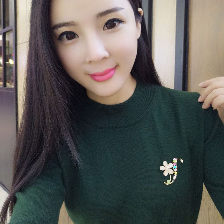 Cài áo cành hoa mai