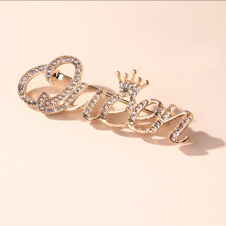 Cài áo Queen