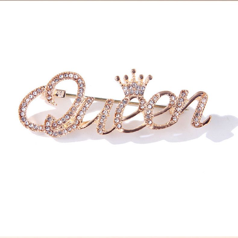 Cài áo Queen