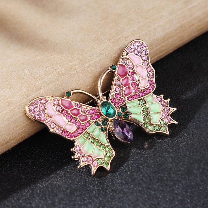 Cài áo bướm xuân