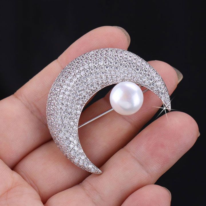 Cài áo trăng khuyết