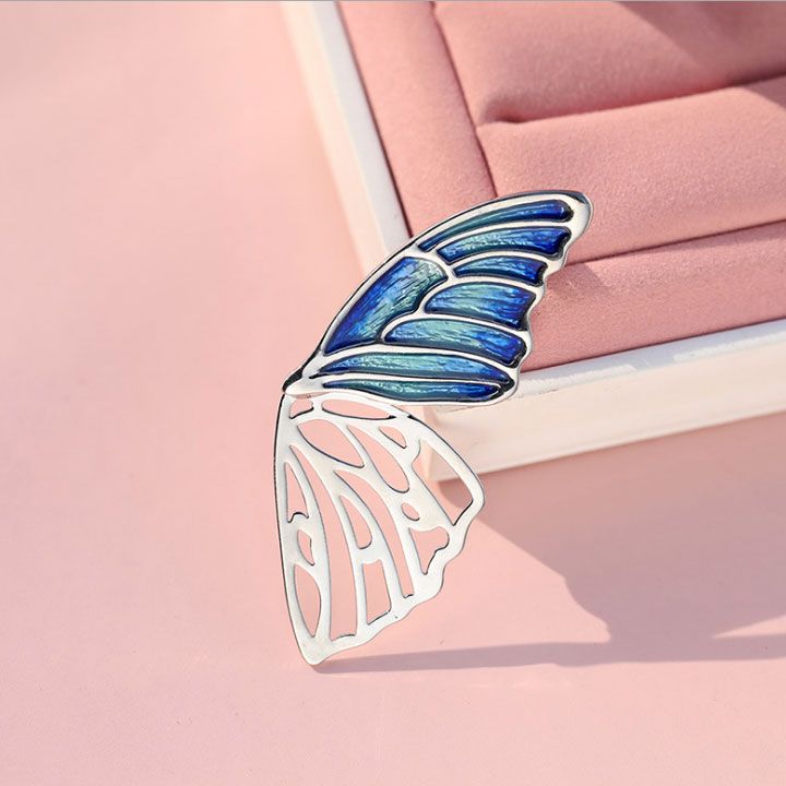 Cài áo cánh bướm