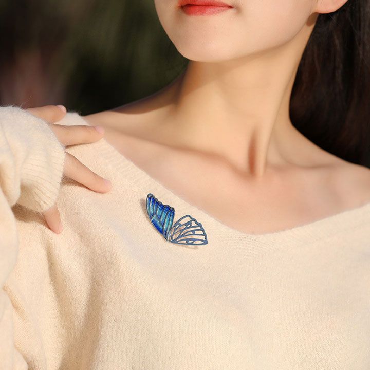 Cài áo cánh bướm
