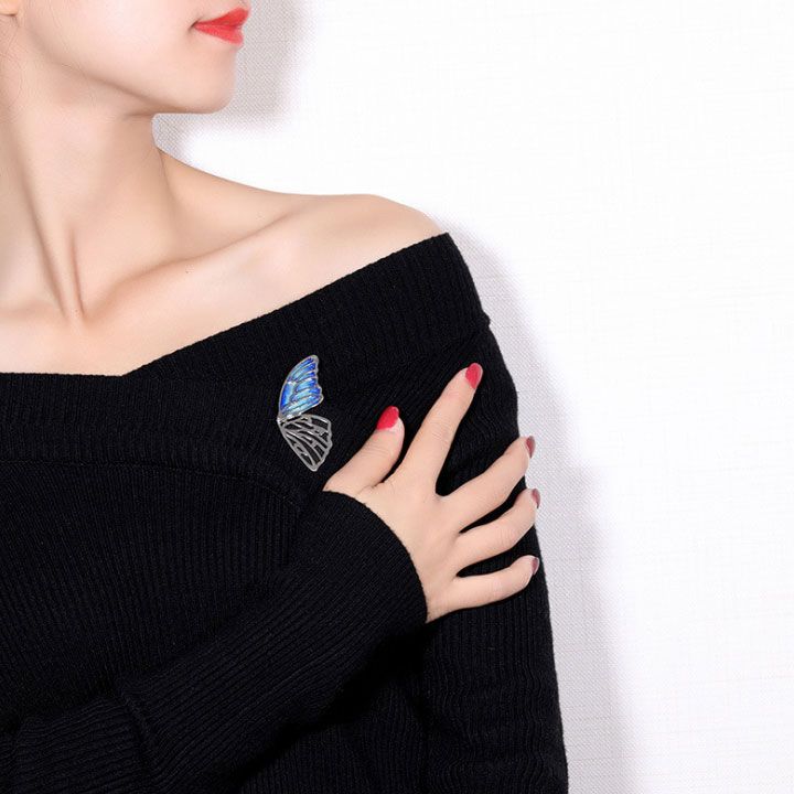 Cài áo cánh bướm