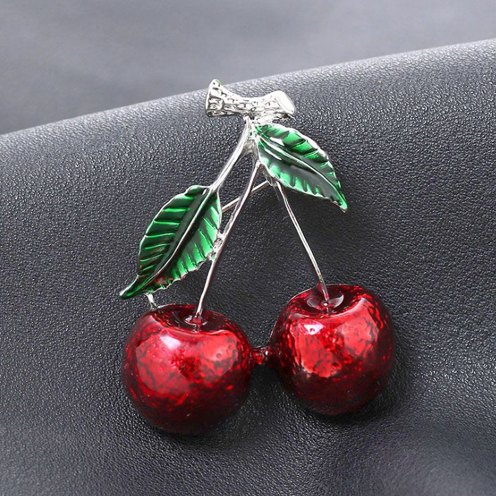 Cài áo cherry đỏ