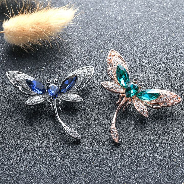 Cài áo chuồn chuồn