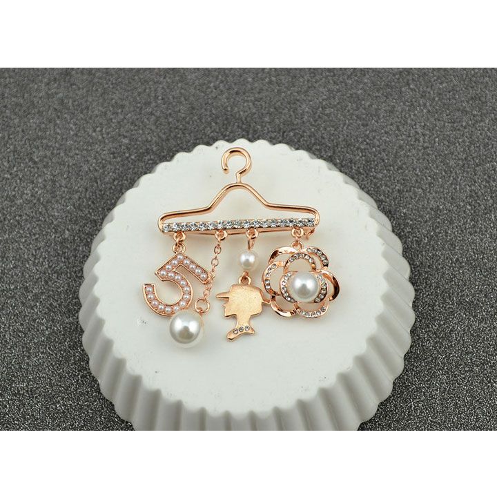 Cài áo móc thời trang