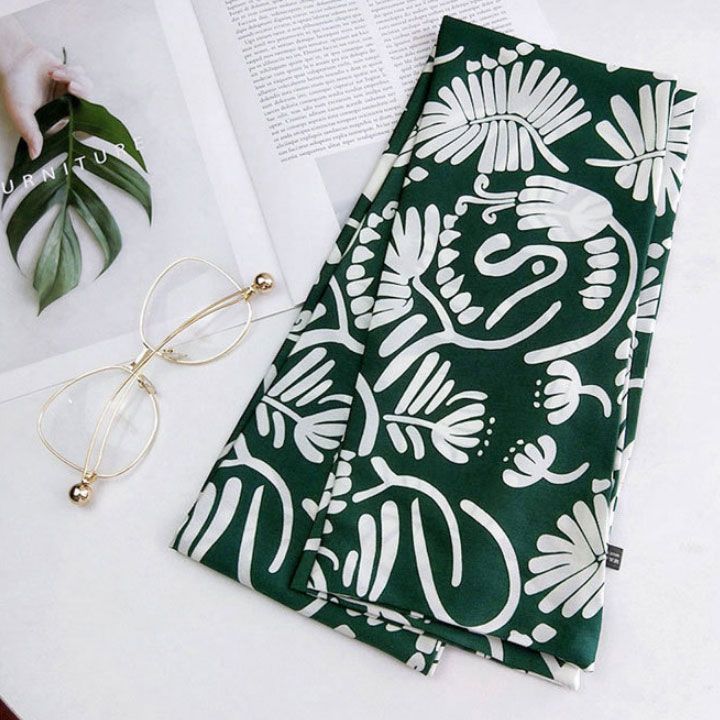 Khăn choàng họa tiết xanh rêu
