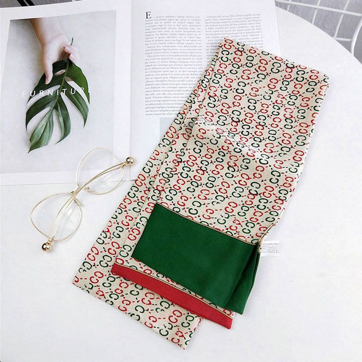 Khăn choàng màu gucci