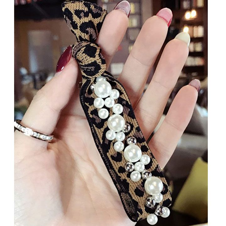 Cột tóc hạt châu da beo