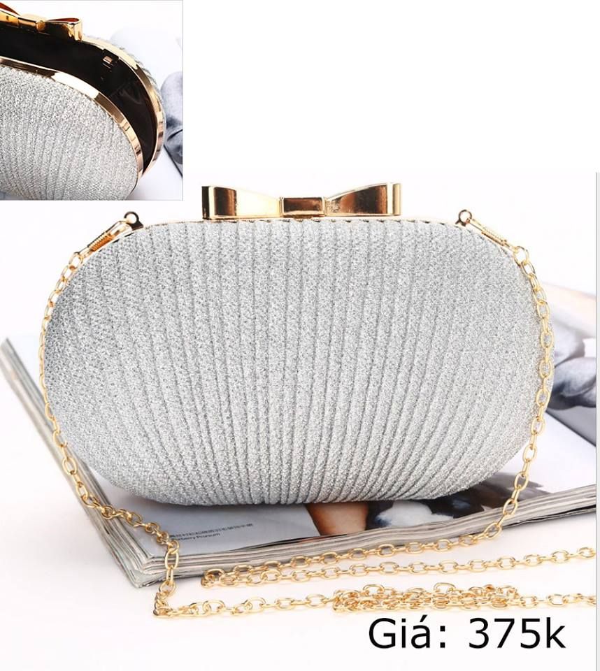 Madam Dzi Ví đi tiệc bạc