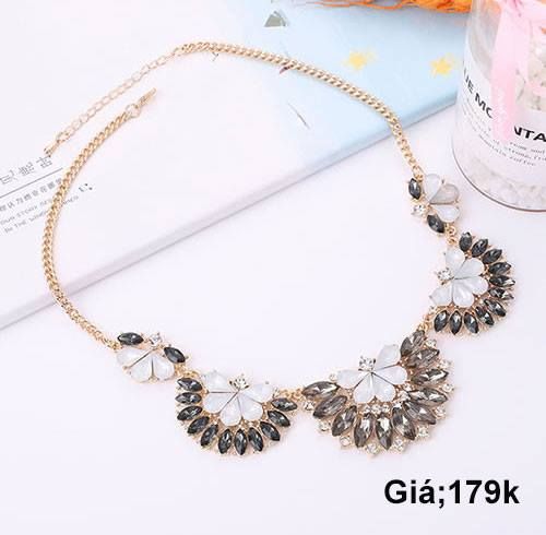 Vòng cổ pha lê cánh quạt
