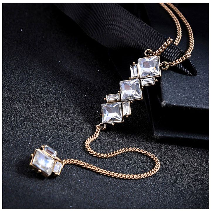 Vòng cổ pha lê trắng