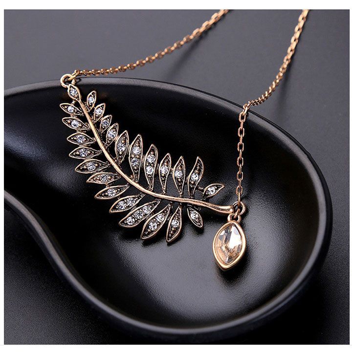 Vòng cổ mặt chiếc lá