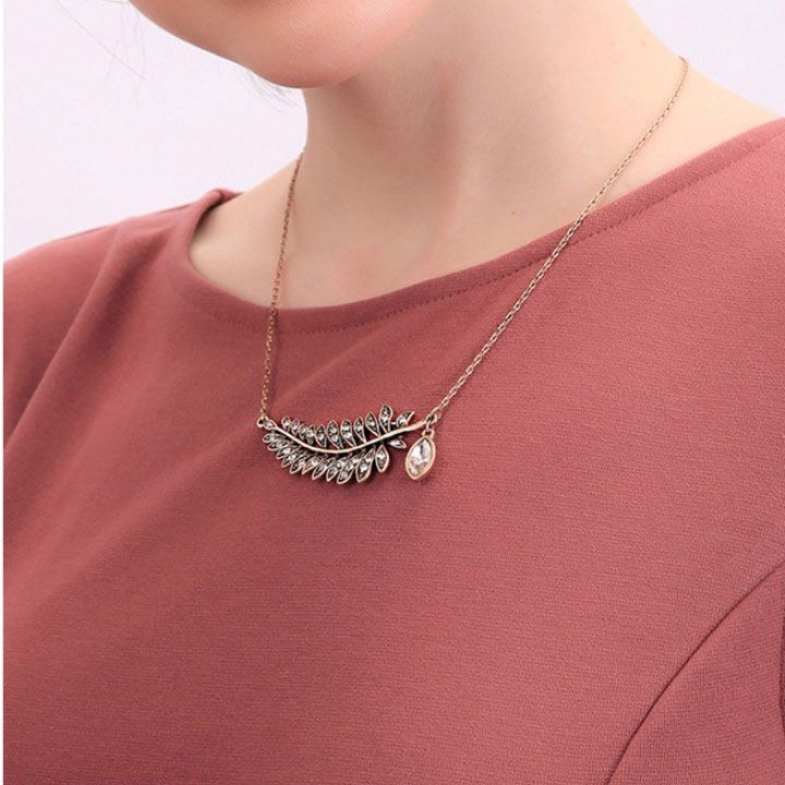Vòng cổ mặt chiếc lá