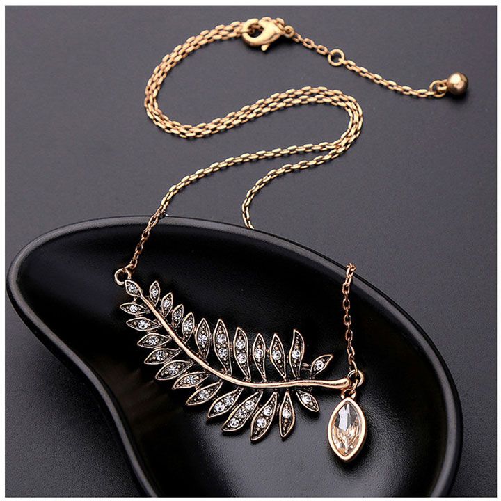 Vòng cổ mặt chiếc lá